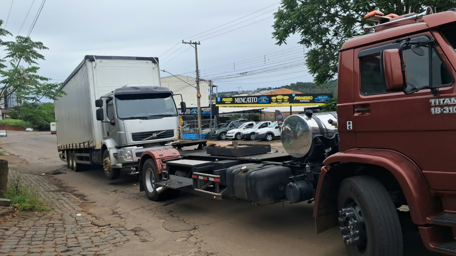 Remoção de Caminhão Baú Sider na BR-285 Passo Fundo